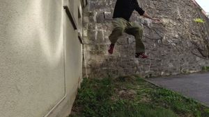 Cat Hang 180